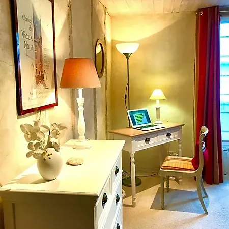 Alojamento de Acomodação e Pequeno-almoço Logis Saint-flaceau 4*